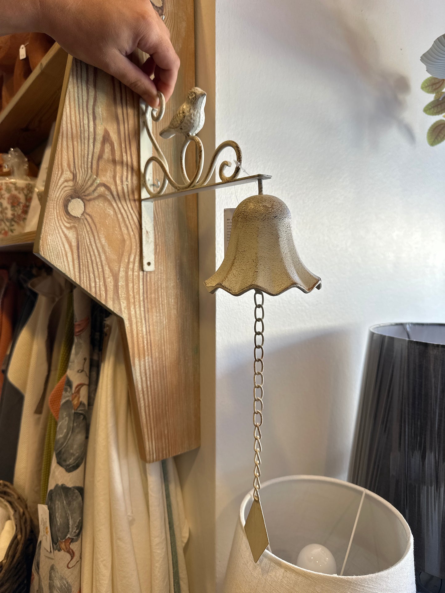 Glocke weiß, Shabby mit einem kleinen Vogel