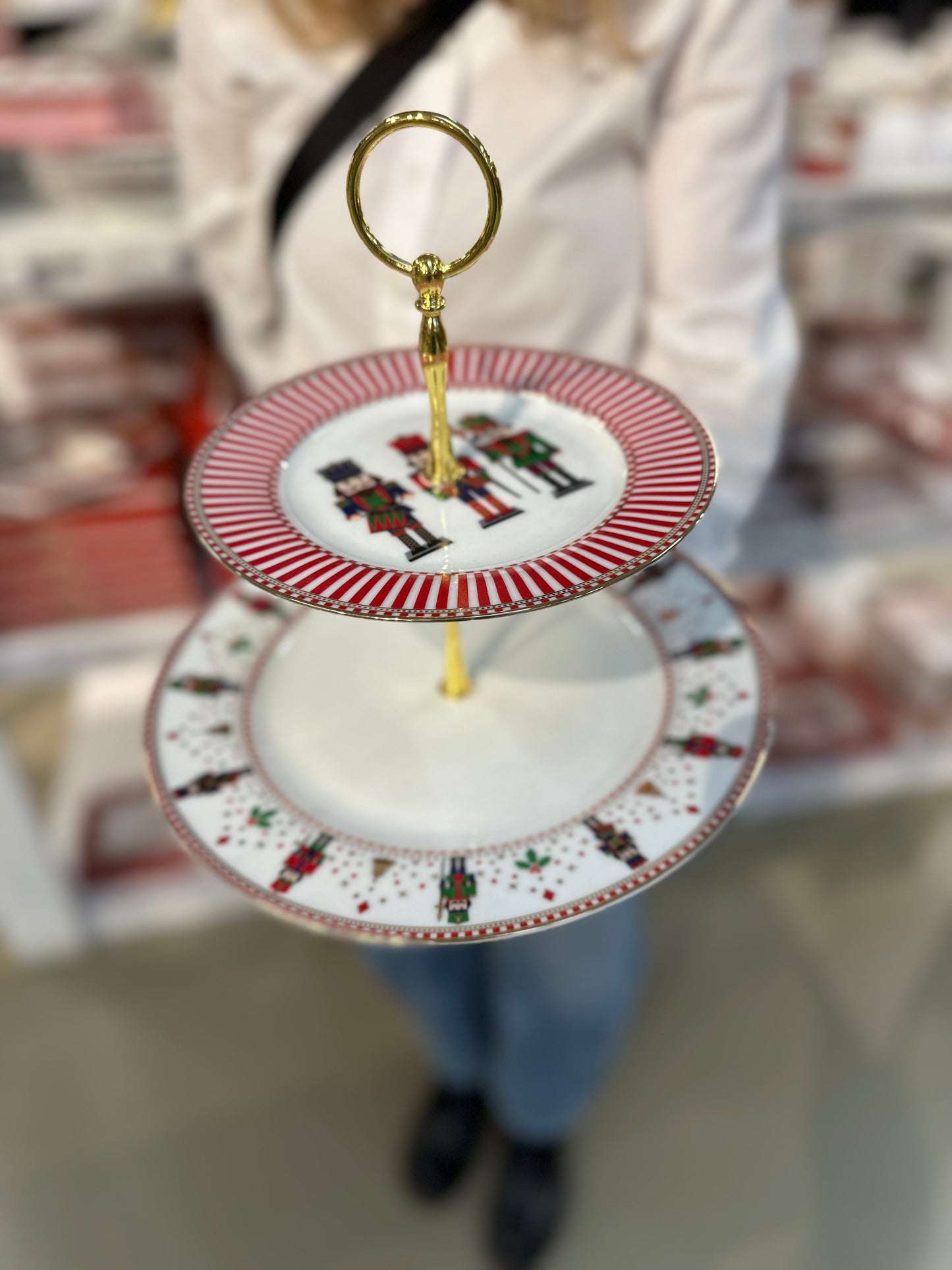 Etagere aus Porzellan