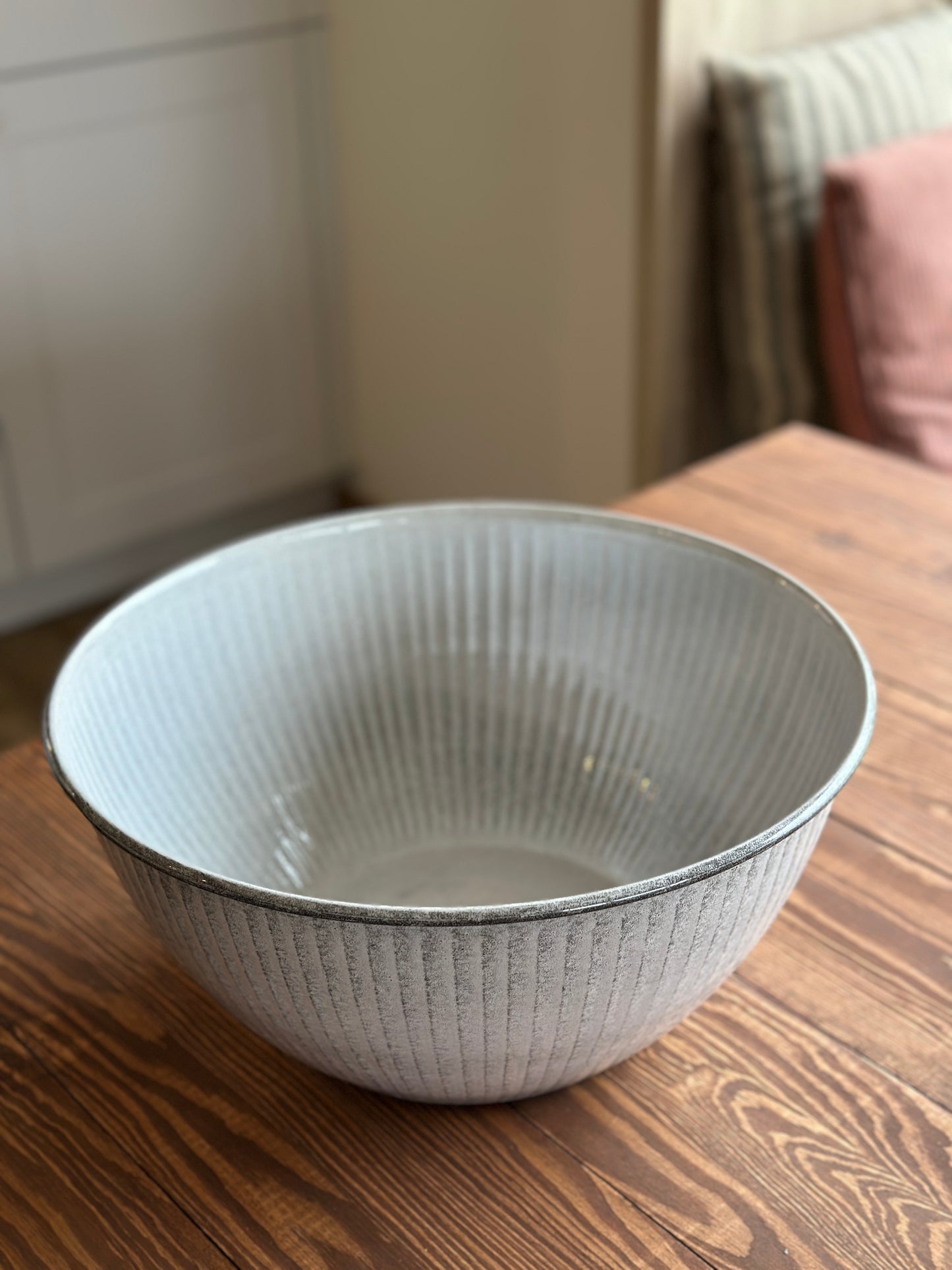 Schüssel aus Metall groß, grau