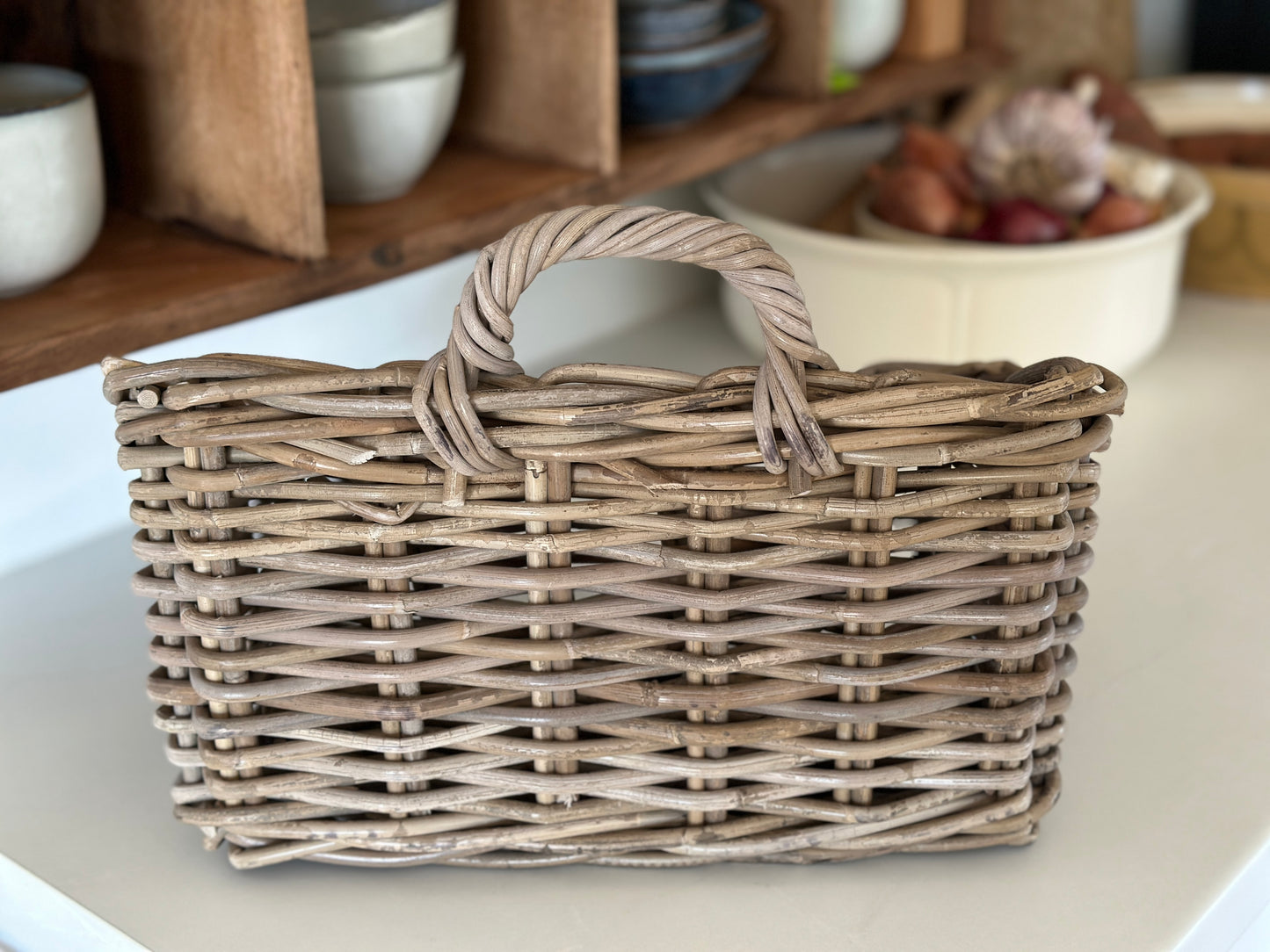 Korb geflochten mit einem Henkel vielseitig anwendbar