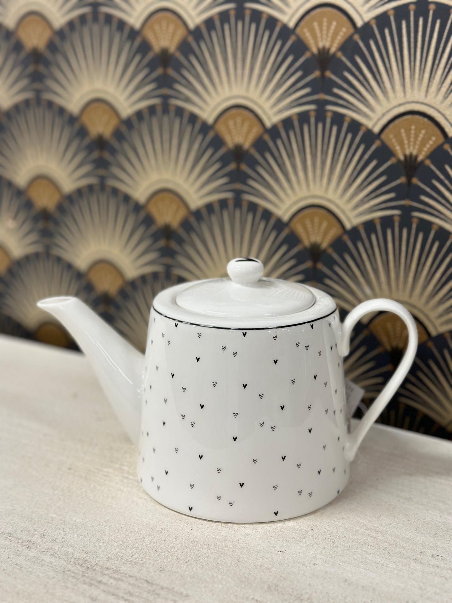 Teekanne weiß aus Porzellan mit Herzchen 🤍