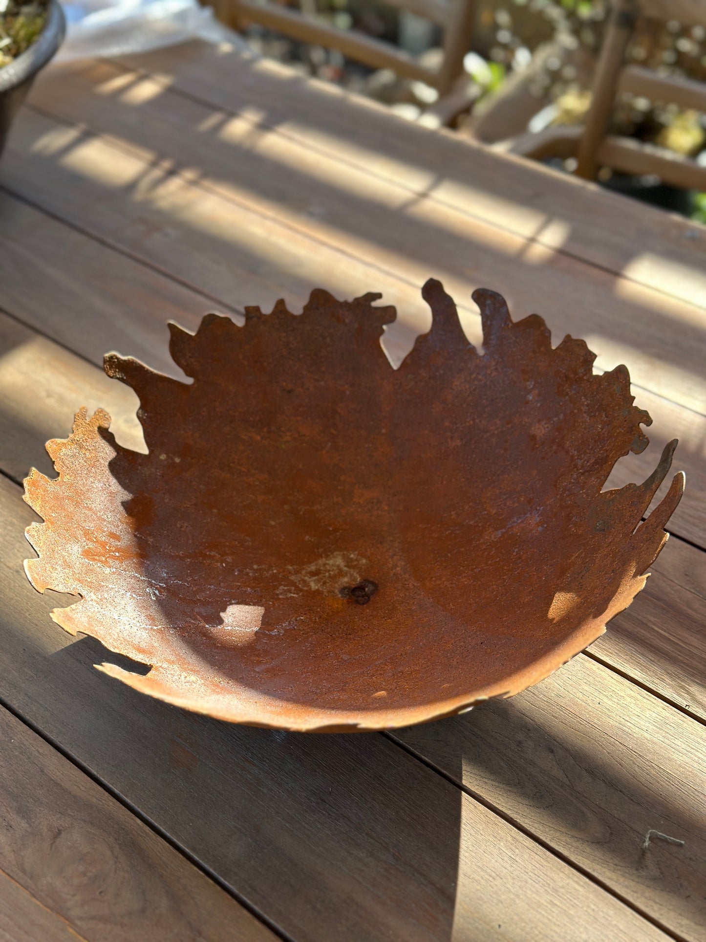 Schale aus Metall/ Rost