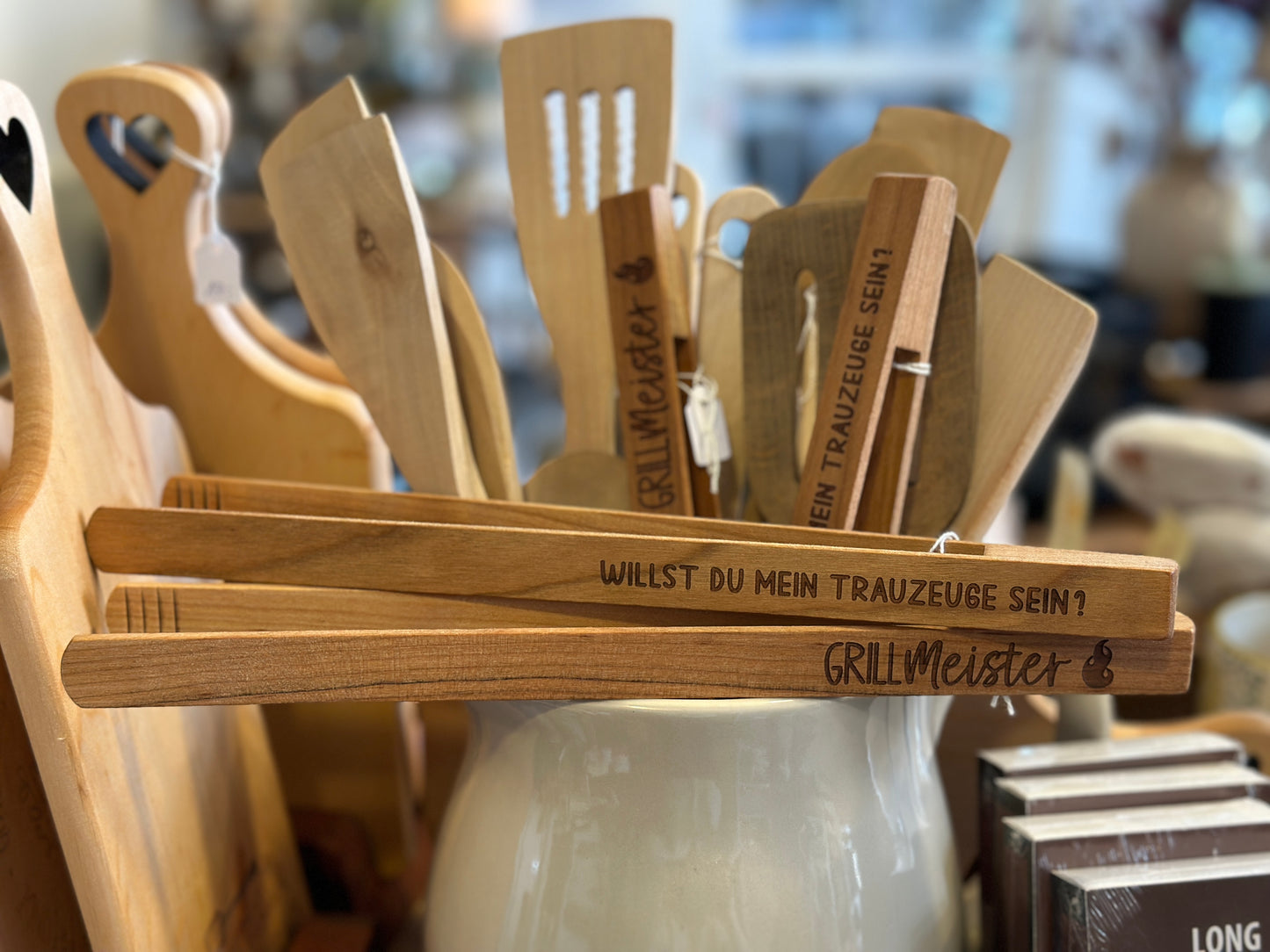 Grillzange aus Holz, willst du mein Trauzeuge sein?