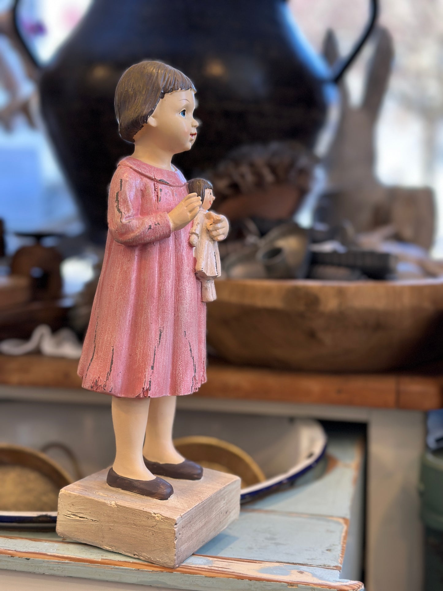 Figur aus Polyresin, Mädchen mit Puppe, Shabby