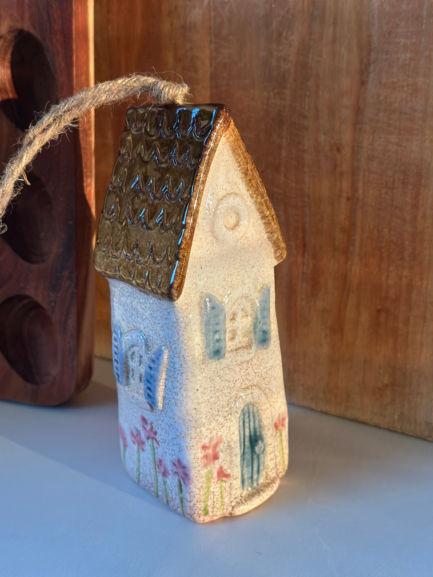 Haus Keramik zum hängen mit Glöckchen