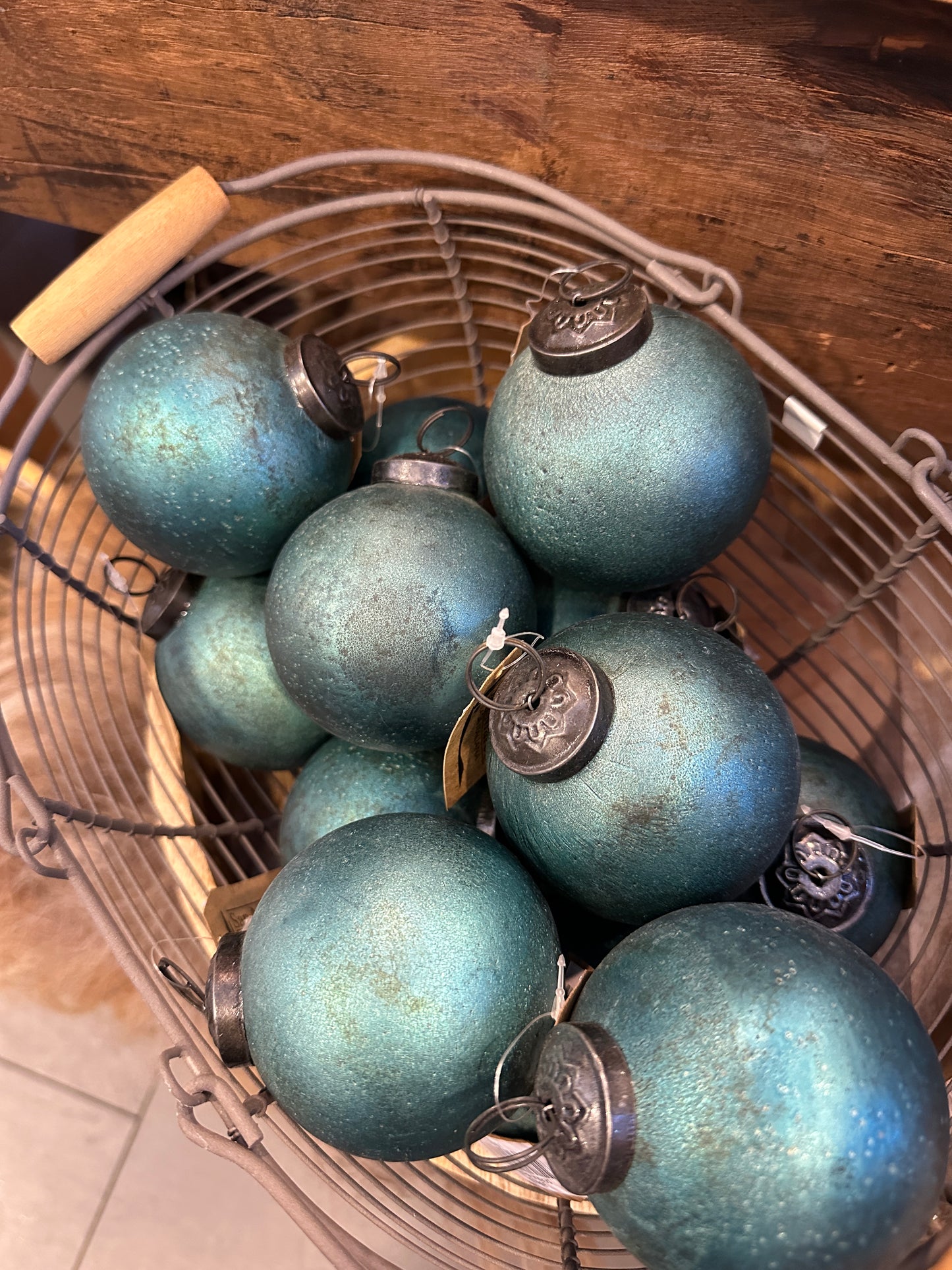 Kugel, blau. Shabby, Polyresin.