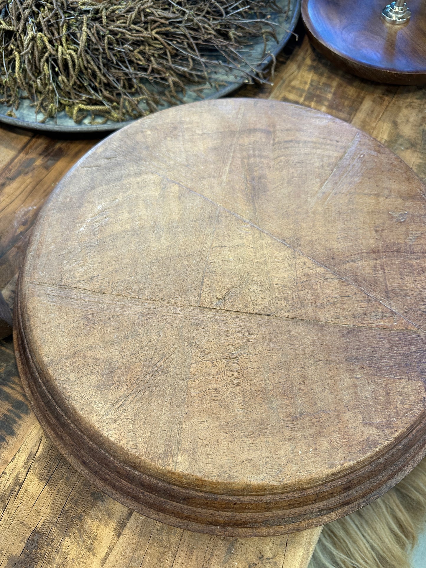 Handgeschnitzte Schale aus einem Stück Holz. Zur Aufbewahrung und Dekoration.                                          Durchmesser 43cm.