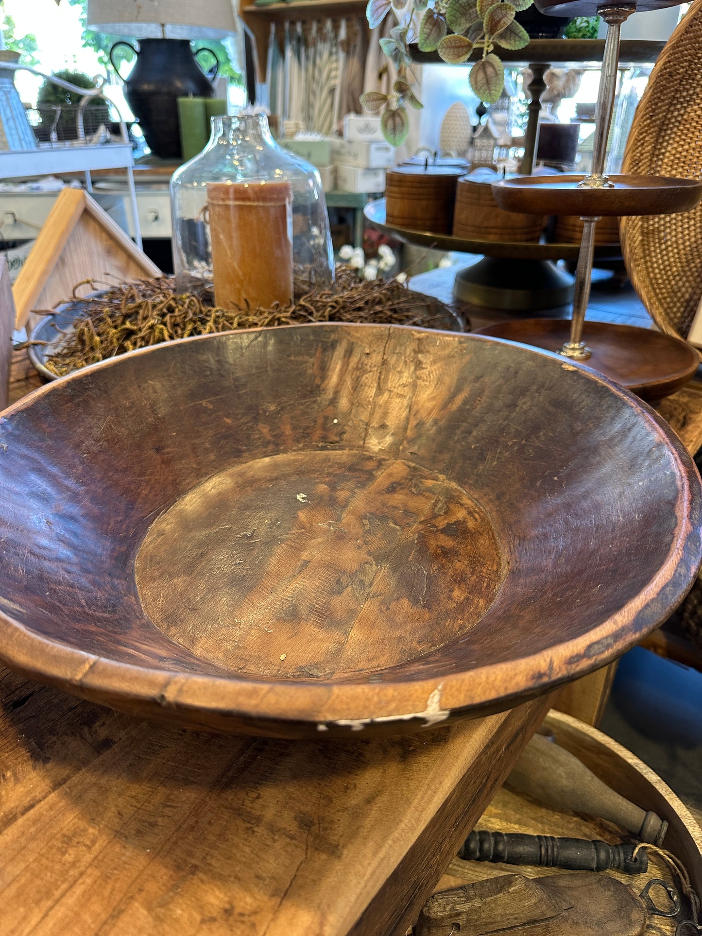 Handgeschnitzte Schale aus einem Stück Holz. Zur Aufbewahrung und Dekoration.                                         Durchmesser 45cm.