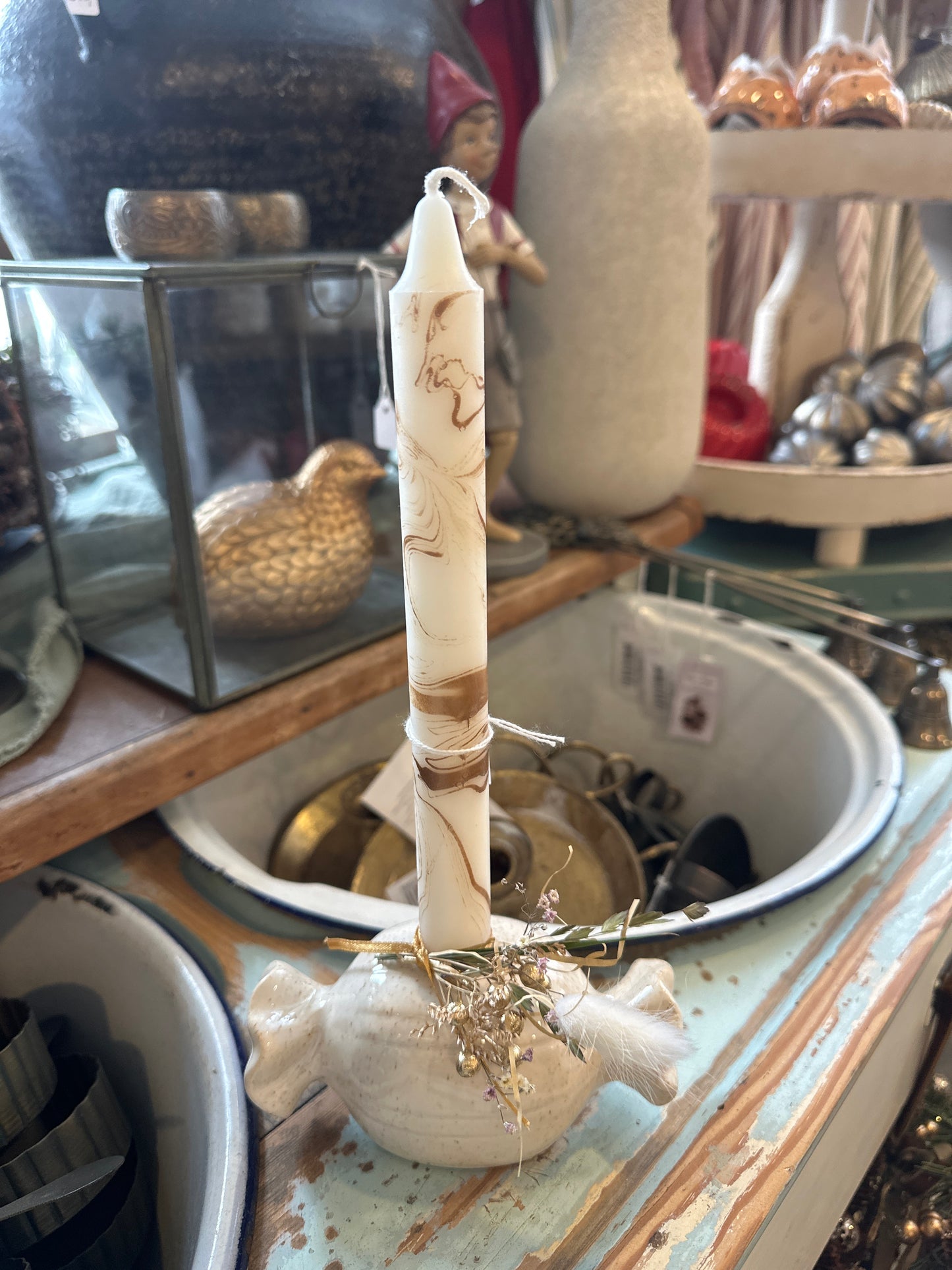 Bonbon mit Kerze und Blümchen