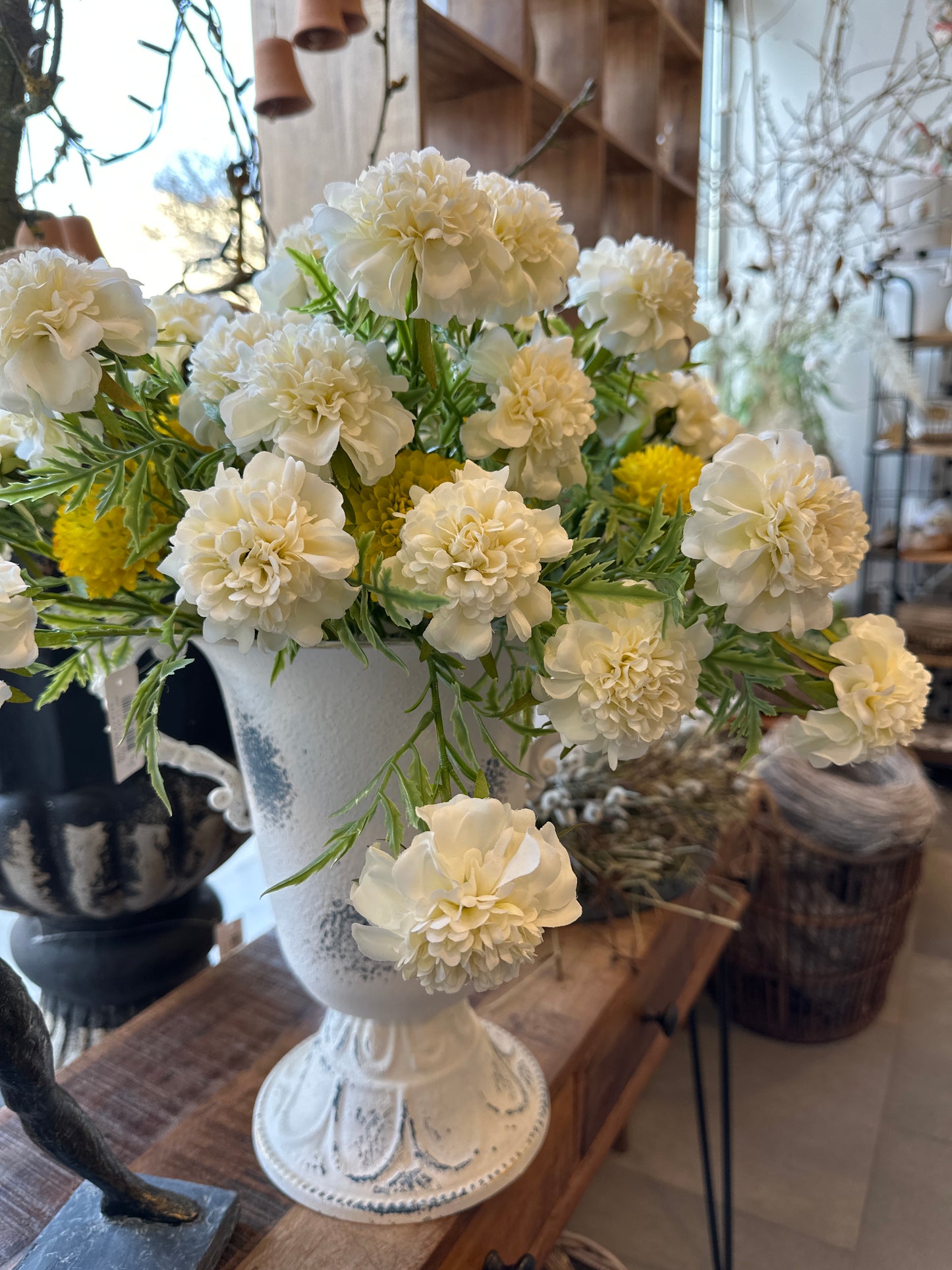Vase aus Metall, Shabby  H: 34x24,5x36 cm.