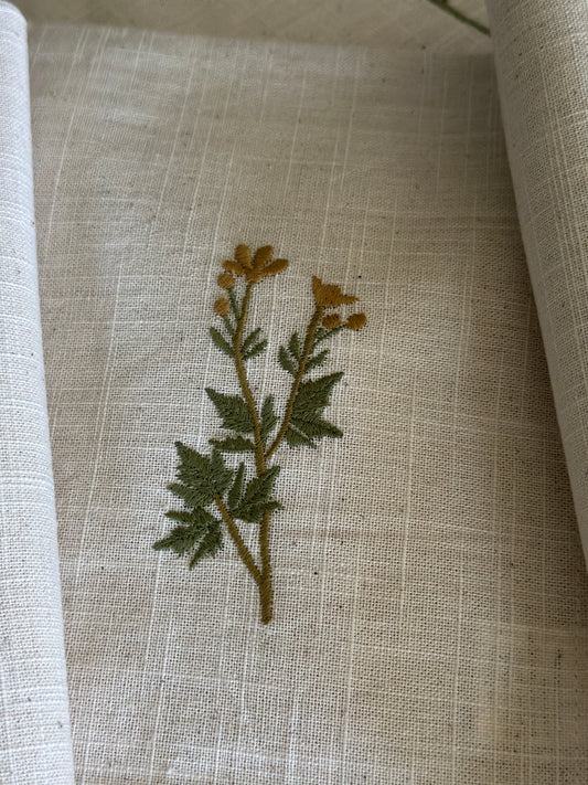 Servietten Set/2  Stoffservietten mit Stickereien- Verschiedene Blumen 45x45 cm. 100% Baumwolle.