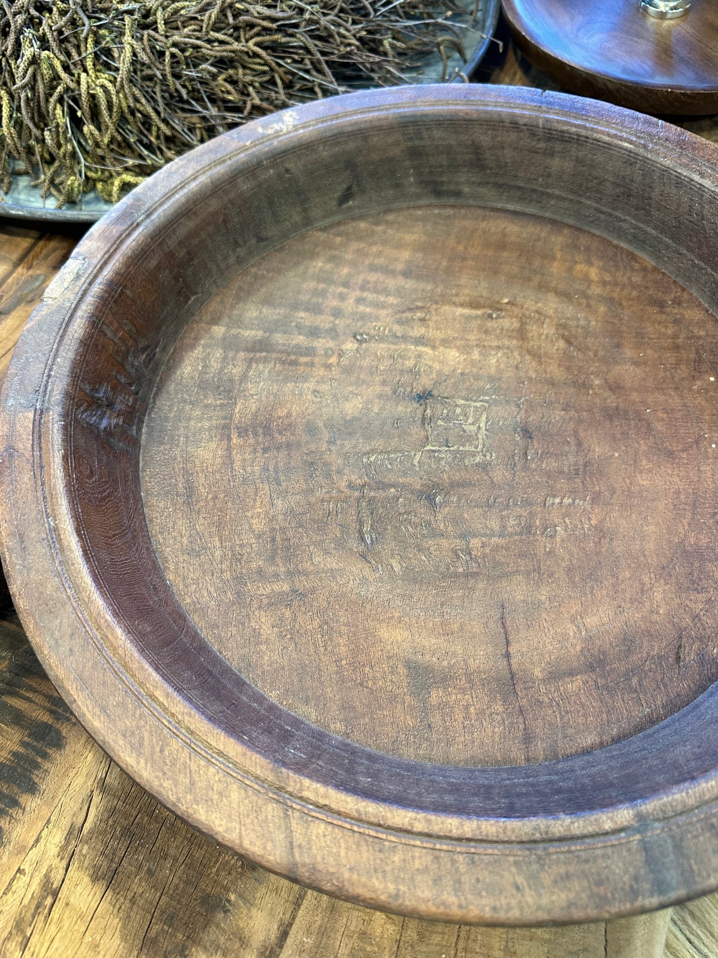 Handgeschnitzte Schale aus einem Stück Holz. Zur Aufbewahrung und Dekoration.                                          Durchmesser 43cm.