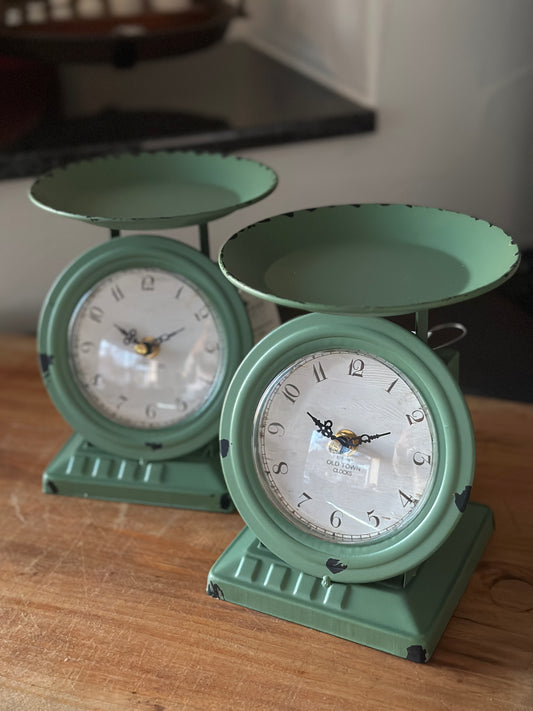 Altstadt-Uhr /Deko Waage, Vintage grüne Altstadt- Uhr