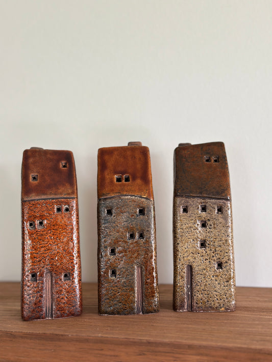 Haus aus Keramik. Set/3 H: 15cm.
