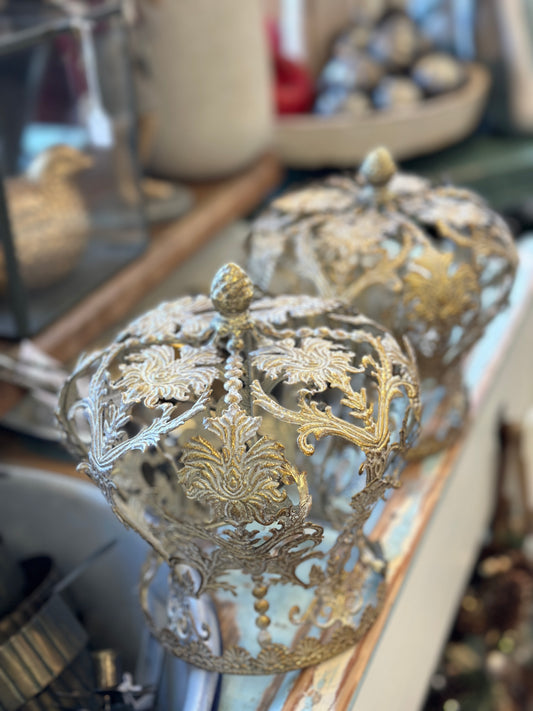 Krone aus Metall, Gold farbig