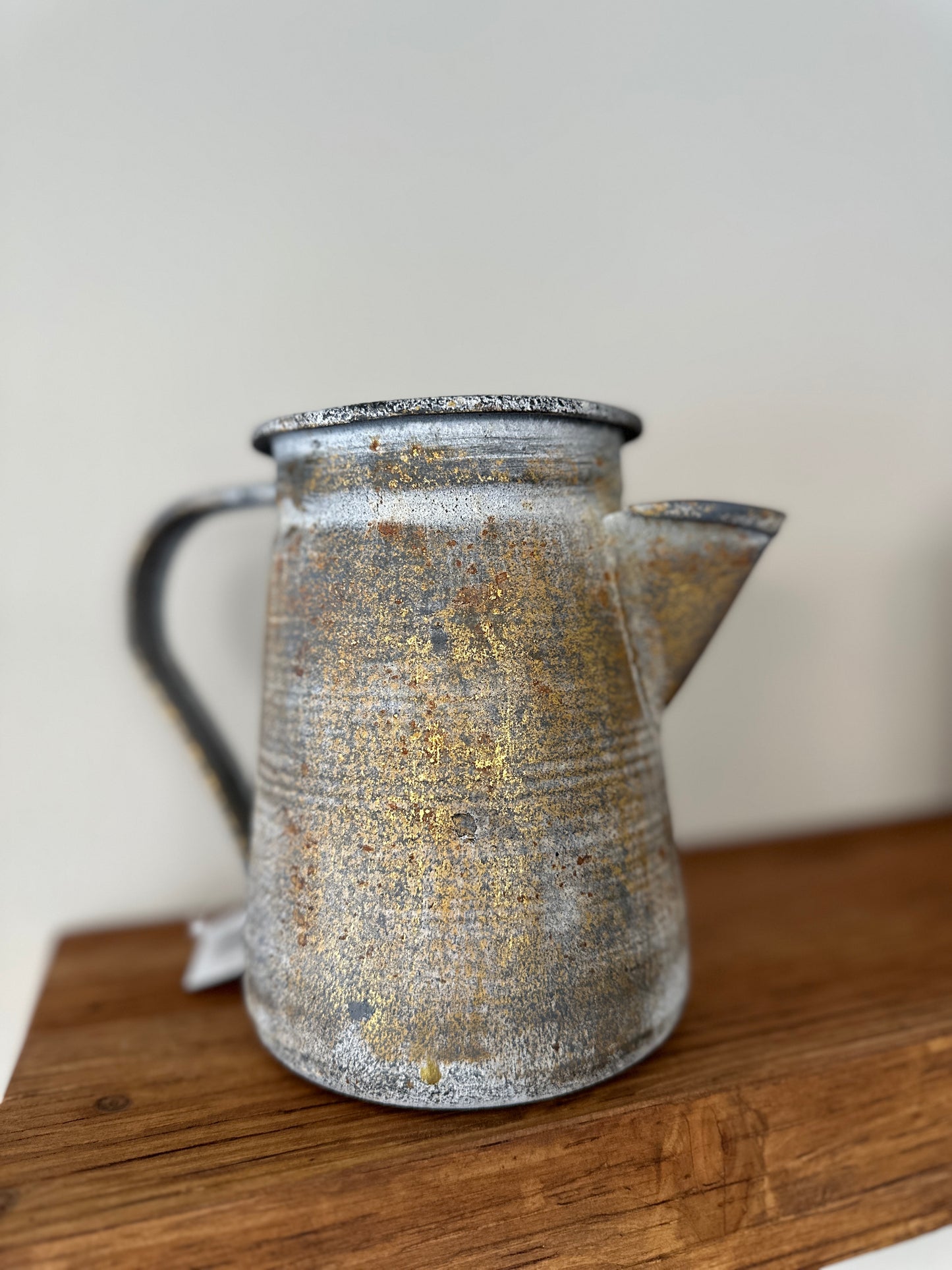Krug aus Metall