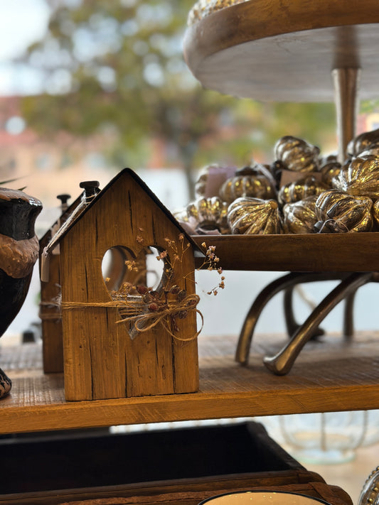 Haus aus Holz/ Metall