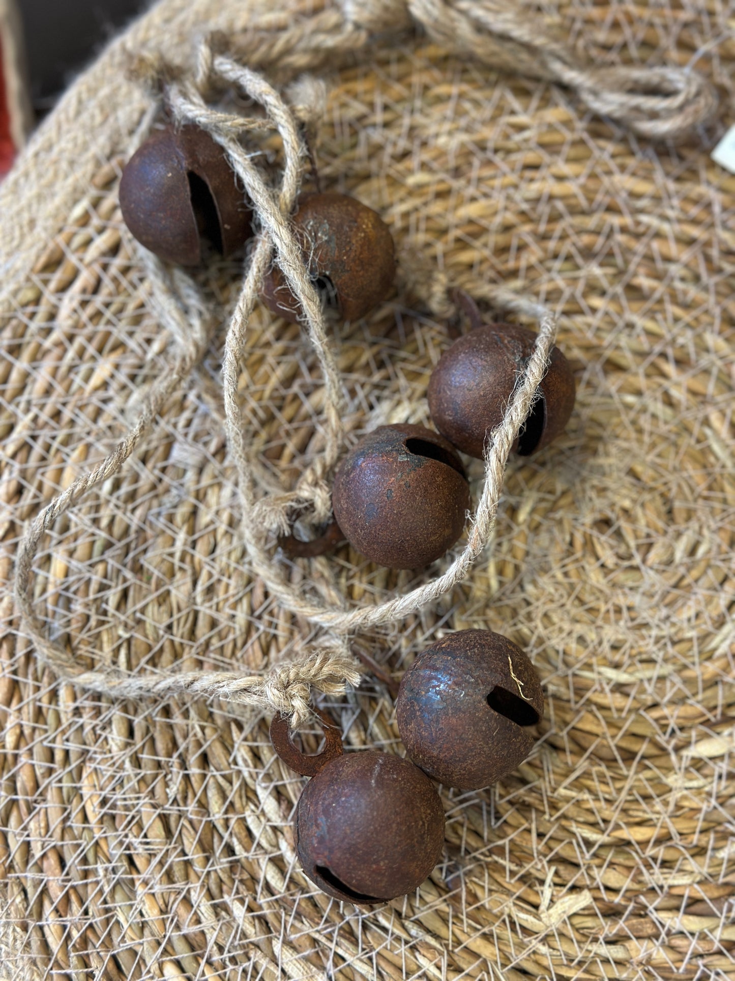 Glöckchen aus Rost zum hängen.