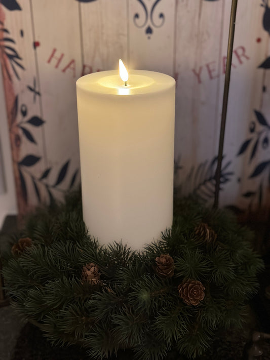 Kranz Kunst mit Zapfen