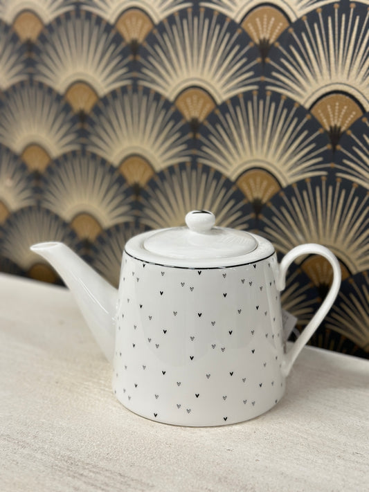 Teekanne weiß aus Porzellan mit Herzchen 🤍
