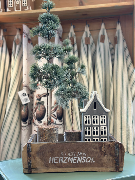 Baum Kunst zart beschneit, groß