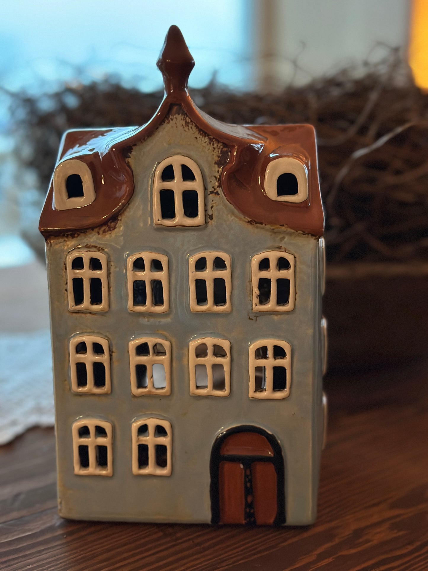 Haus aus Keramik blau/braun/weiß