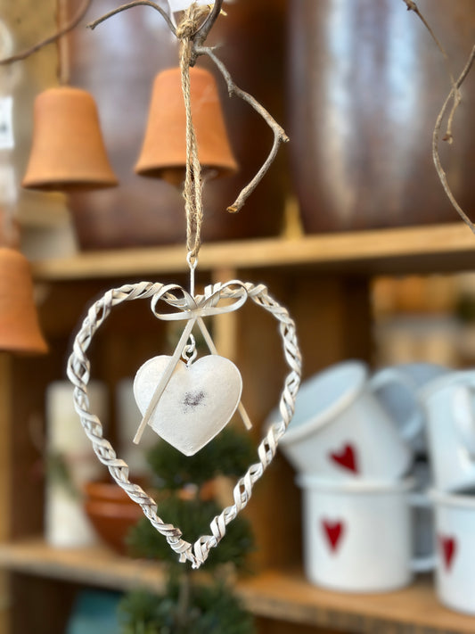 Herz aus Metall, Shabby weiß