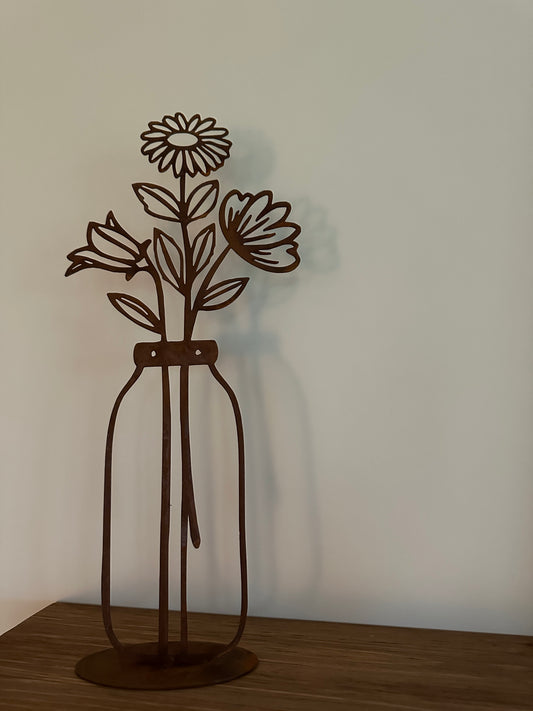 Blumen- Vase, aus Edelrost H: 40 cm.