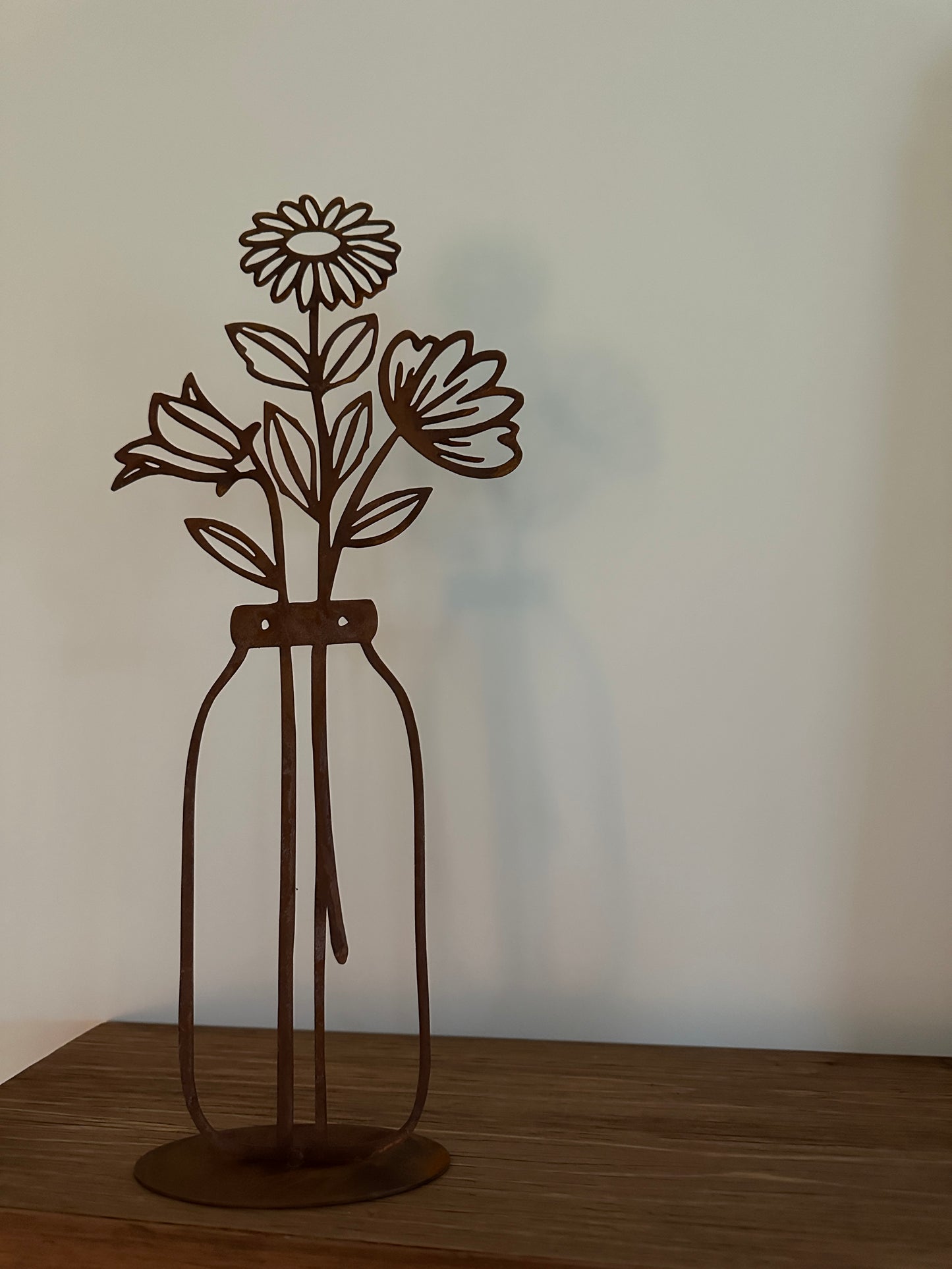 Blumen- Vase, aus Edelrost H: 40 cm.