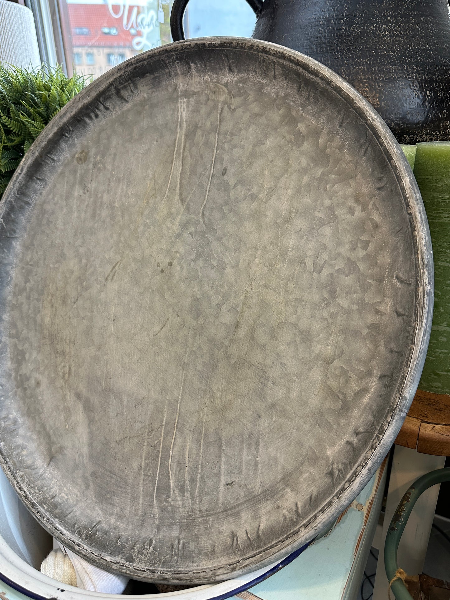 Teller/ Tablett sehr Shabby aus Metall Durchmesser: 51,5cm.