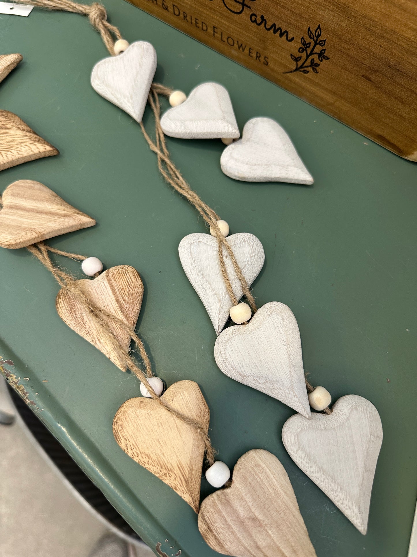 Hänger Herz aus Holz. Weiß