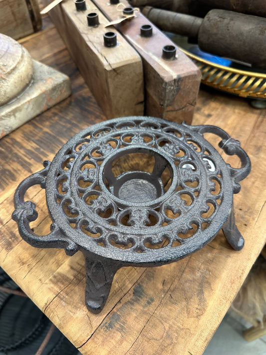 Stövchen aus Eisen, dunkelbraun