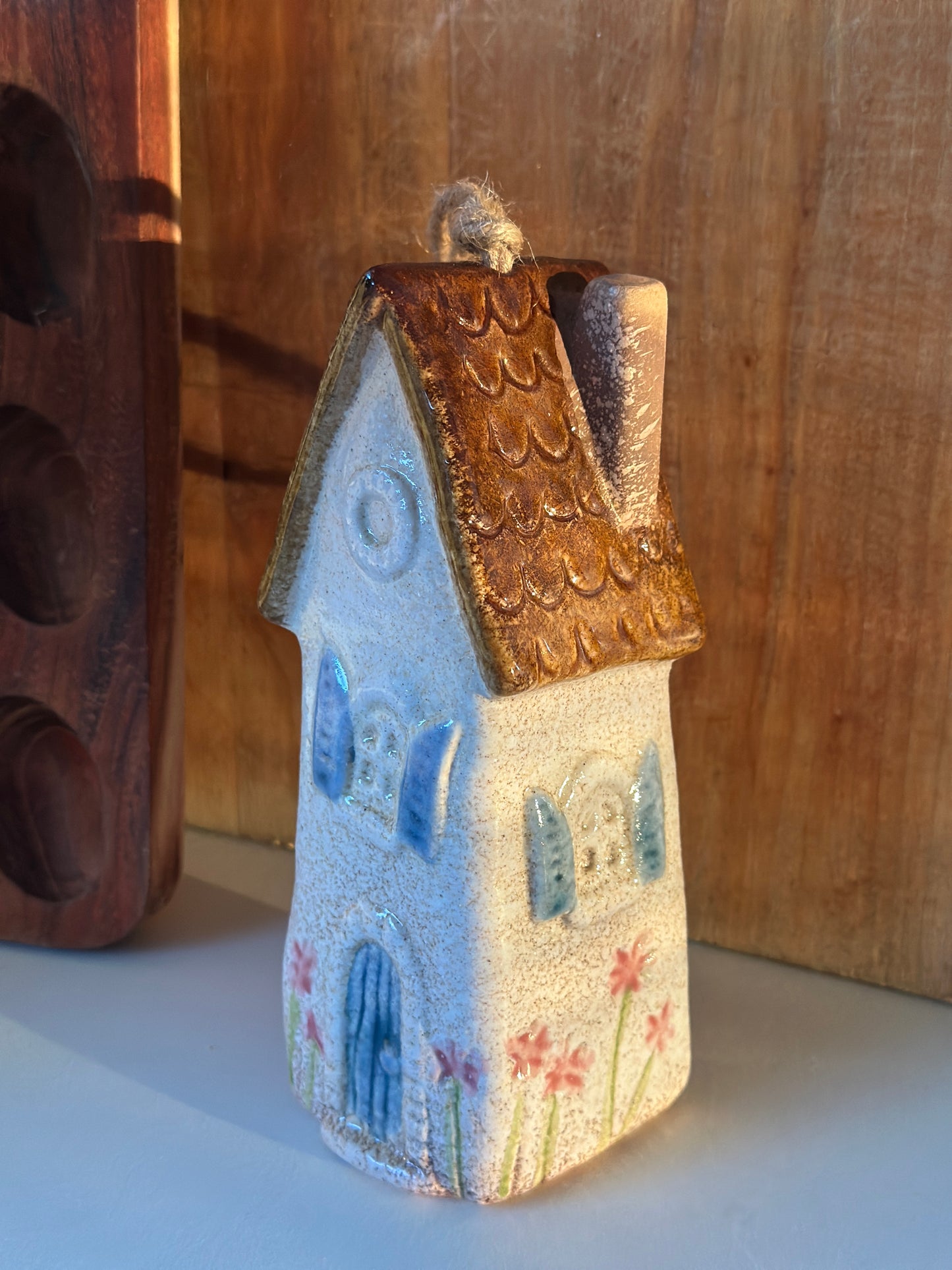 Haus Keramik zum hängen mit Glöckchen