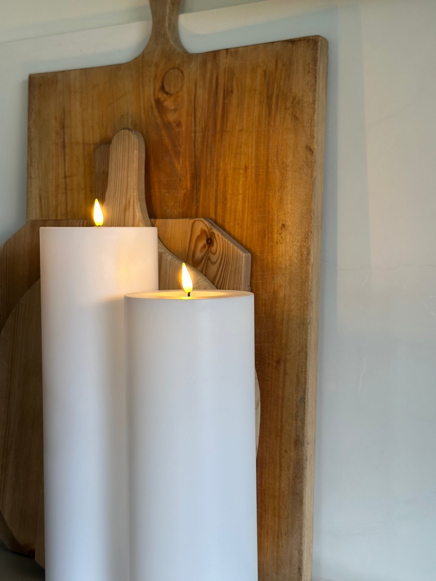 Kerze, weiß aus Kunststoff. Mit LED auch für Outdoor.