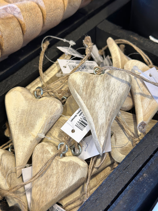 Herz aus Holz/ Holzfarbe hell.