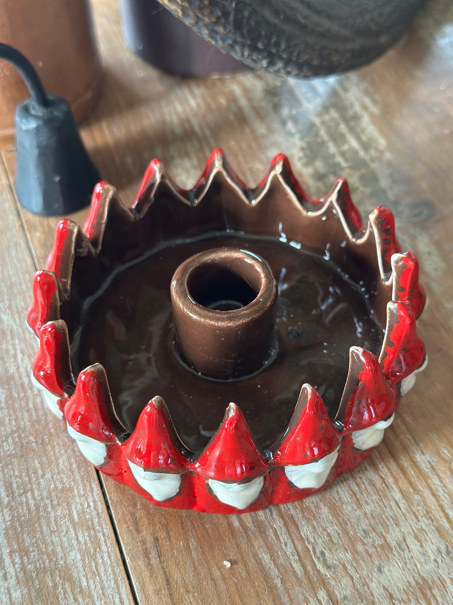 Kerzenhalter aus Keramik, rot