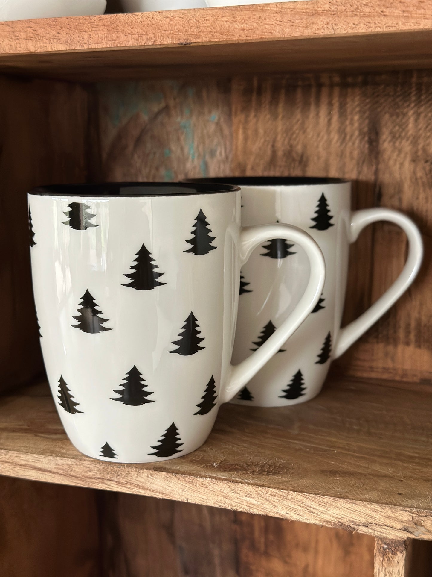 Becher weiß/ schwarz mit Bäumchen