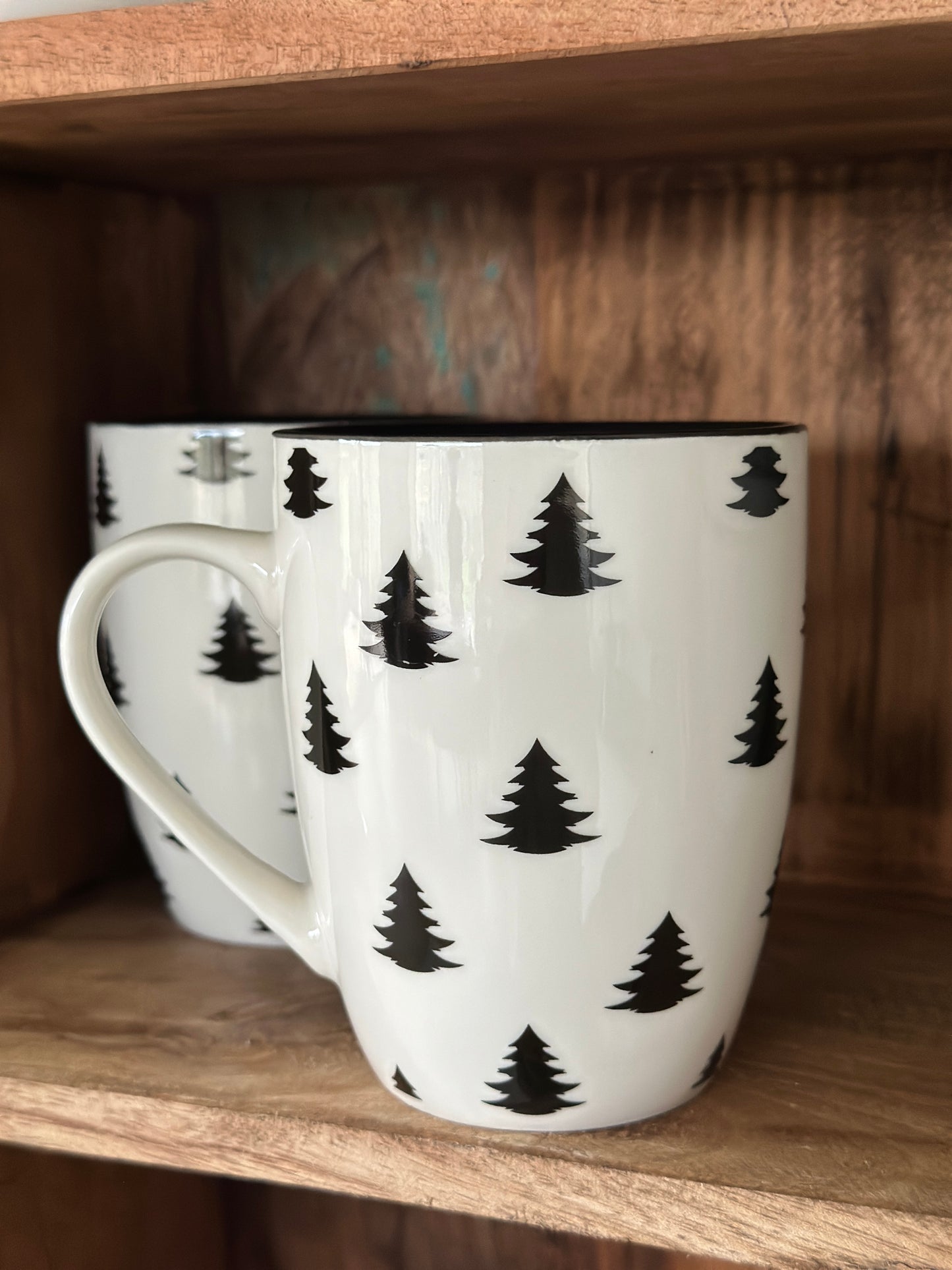 Becher weiß/ schwarz mit Bäumchen