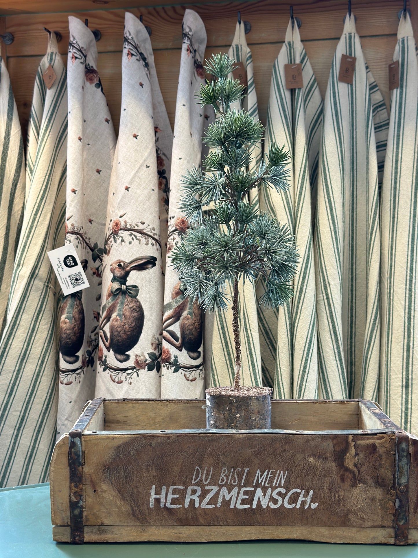 Baum Kunst zart beschneit, klein