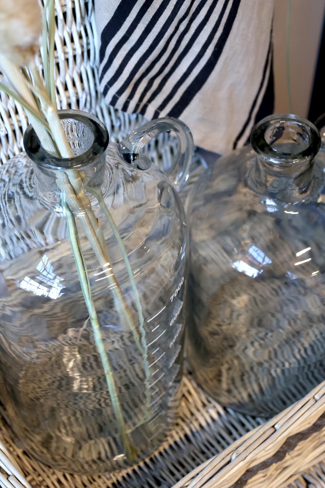 Flasche mit Messanzeige, durchsichtig/ klar H: 38cm. D: 18cm.
